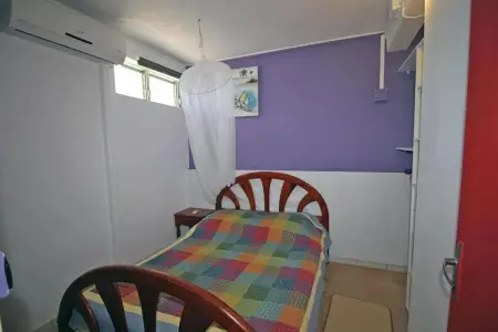 Appartement 85 m² à Sainte-Anne, vue mer et piscine partagée : photo 9
