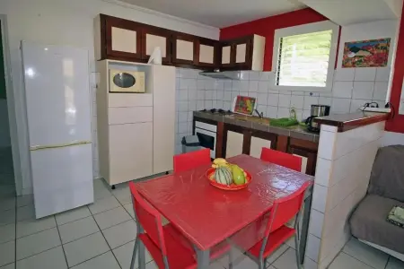 Appartement 85 m² à Sainte-Anne, vue mer et piscine partagée : photo 10