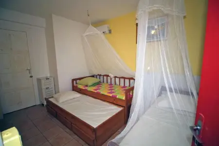 Appartement 85 m² à Sainte-Anne, vue mer et piscine partagée : photo 11
