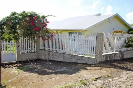 Appartement 85 m² à Sainte-Anne, vue mer et piscine partagée : photo 15