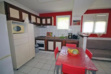 Appartement 85 m² à Sainte-Anne, vue mer et piscine partagée : photo 16