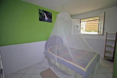 Appartement 85 m² à Sainte-Anne, vue mer et piscine partagée : photo 18