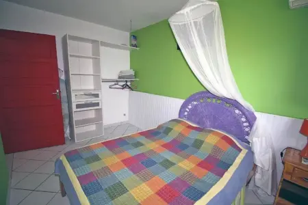 Appartement 85 m² à Sainte-Anne, vue mer et piscine partagée : photo 19
