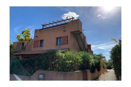 Penthouse à Gruissan avec terrasse sur le toit et accès plage