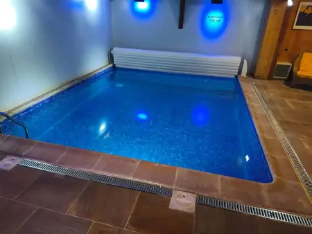 Location villa à Gouttières, Villa à Gouttières — 350 m² avec piscine privée