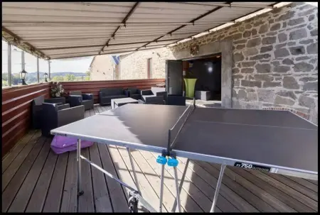 Villa familiale 350 m² avec piscine privée à Gouttières : photo 2