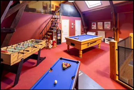 Villa familiale 350 m² avec piscine privée à Gouttières : photo 3