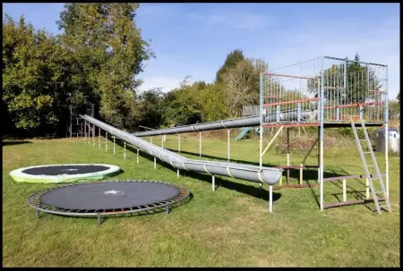 Villa familiale 350 m² avec piscine privée à Gouttières : photo 6