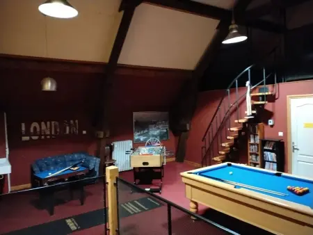 Villa familiale 350 m² avec piscine privée à Gouttières : photo 41
