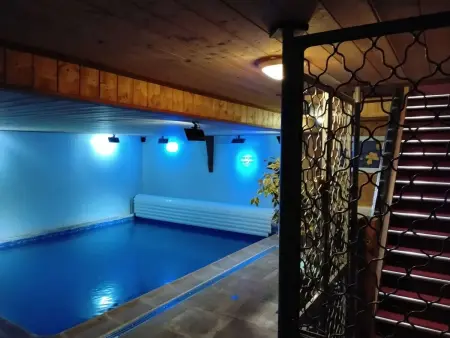 Villa familiale 350 m² avec piscine privée à Gouttières : photo 58
