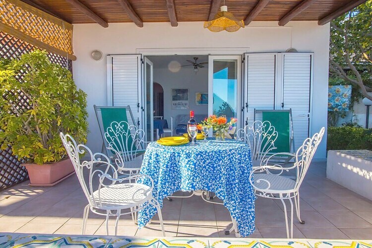 Villa Mela C à Lipari : vue mer et plage à 350 m - Photo 2