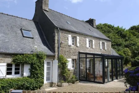 Maison 110 m² jardin fleuri à Plounérin