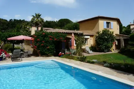 284384, Maison de vacances à Cogolin avec piscine - Photo 2