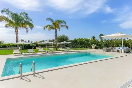 Maison avec piscine à Marina di Ragusa, 2 chambres