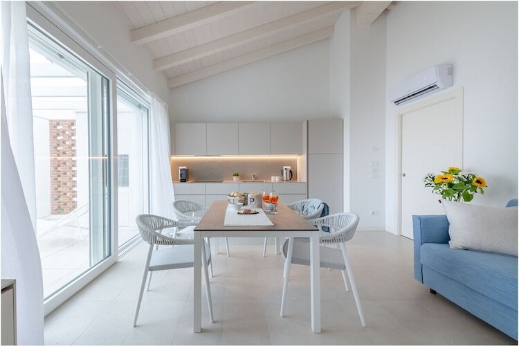 Appartement en étage avec balcon dominant les palmiers - Photo 3