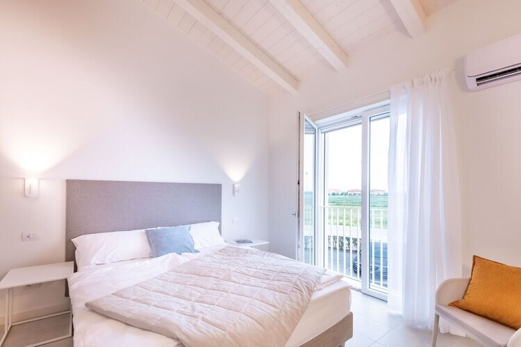 Appartement en étage avec balcon dominant les palmiers - Photo 5