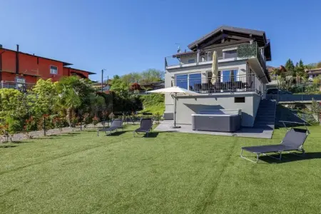 Villa Spa Nipotine B à Arizzano : 5 chambres, vue lac