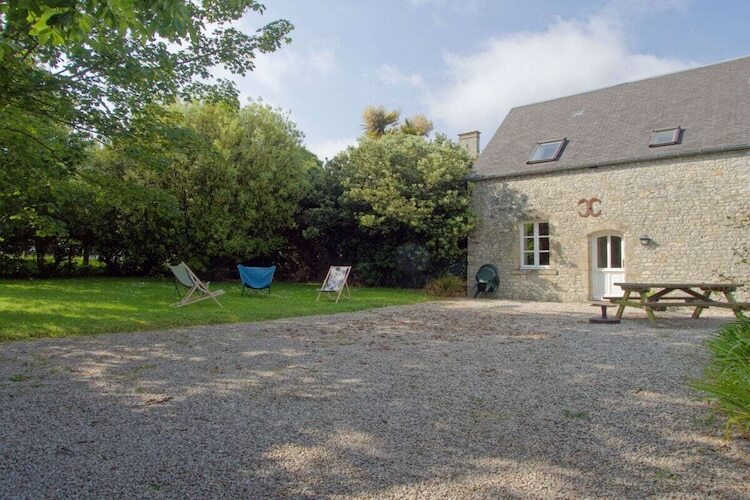 Cottage rénové avec jardin et poêle à bois à Fresville - Photo 1