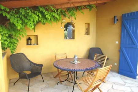 Maison Le Mûrier à Beaucaire, 6 personnes, oliveraie : photo 1