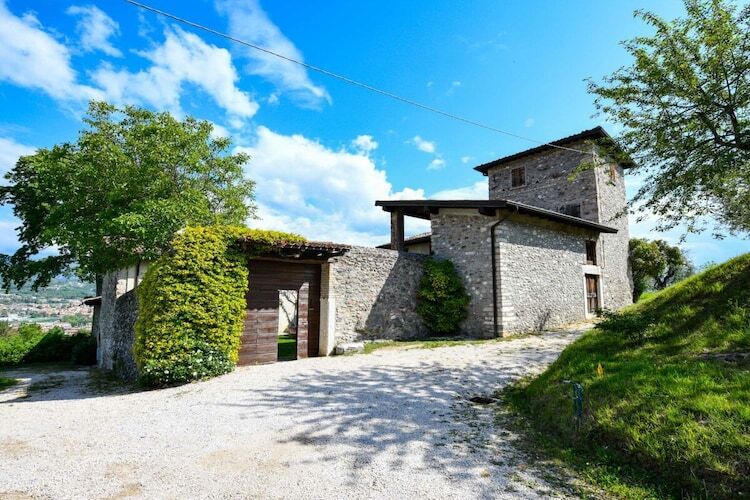 Villa Casale Lucrezia à Salò avec piscine et oliveraie - Photo 12