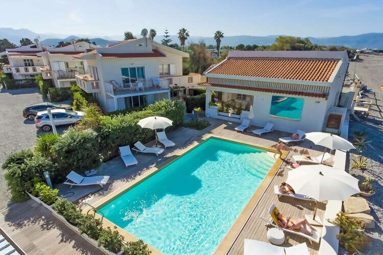 Maison pieds dans l'eau en Sicile avec piscine - Photo 2