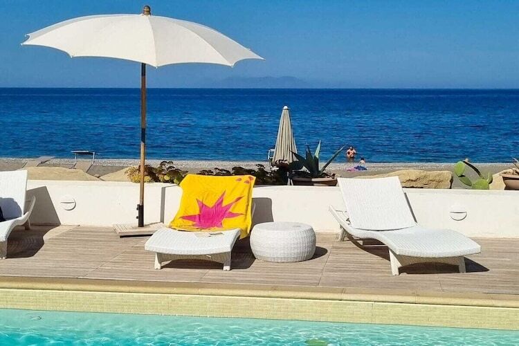 Maison pieds dans l'eau en Sicile avec piscine - Photo 7