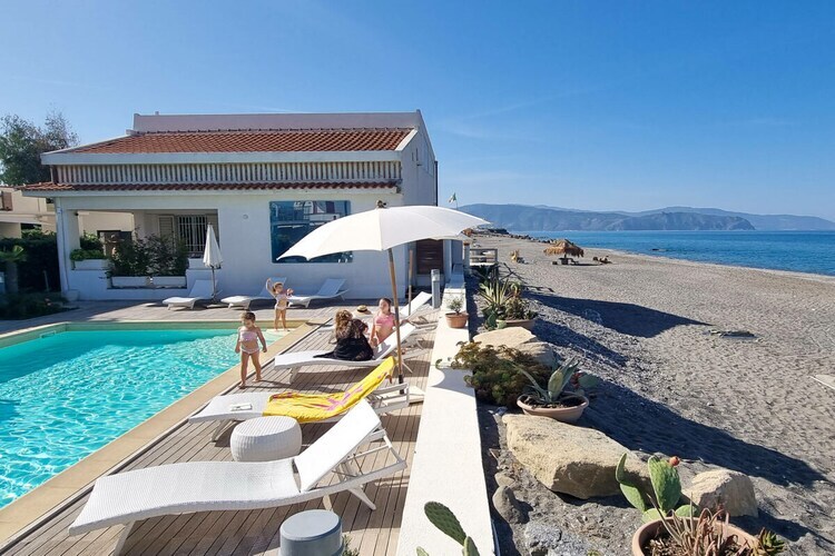 Maison pieds dans l'eau en Sicile avec piscine - Photo 9