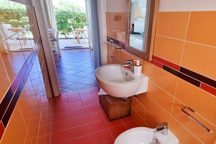 Maison pieds dans l'eau en Sicile avec piscine - Photo 17