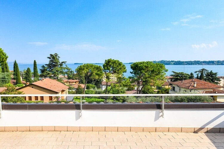 Appartement rénové face au lac, balcon à Gardone Riviera - Photo 2