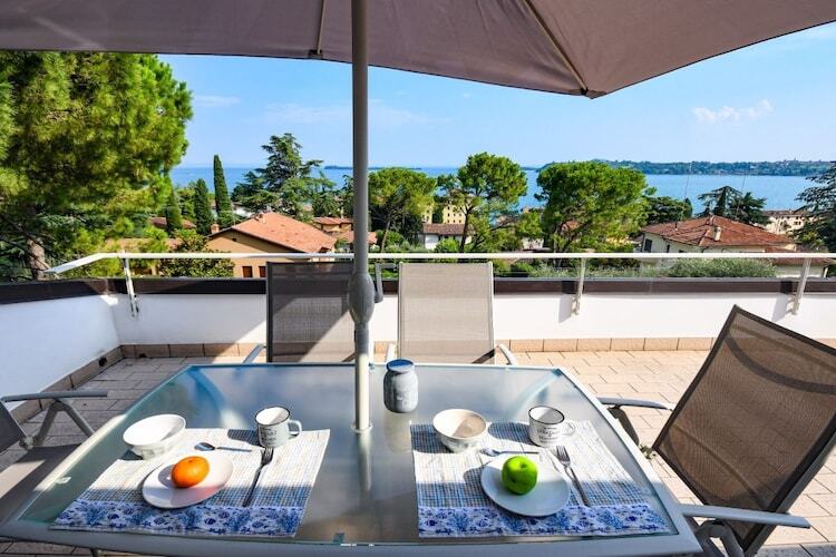 Appartement rénové face au lac, balcon à Gardone Riviera - Photo 3