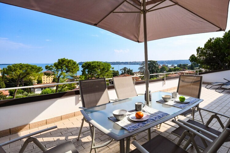 Appartement rénové face au lac, balcon à Gardone Riviera - Photo 9