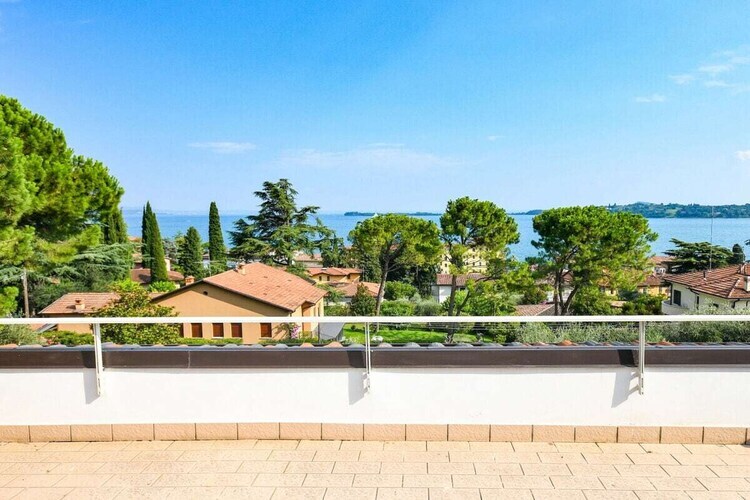Appartement rénové face au lac, balcon à Gardone Riviera - Photo 11
