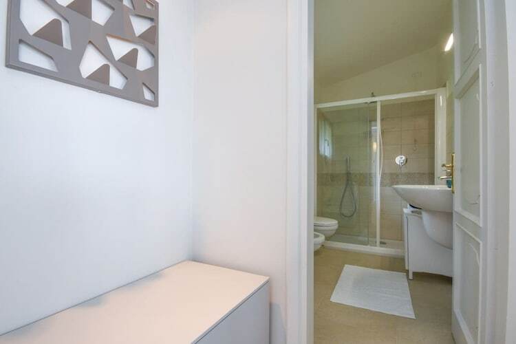Appartement rénové face au lac, balcon à Gardone Riviera - Photo 23