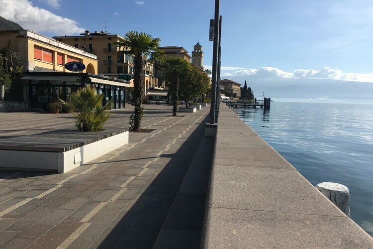 Appartement rénové face au lac, balcon à Gardone Riviera - Photo 49