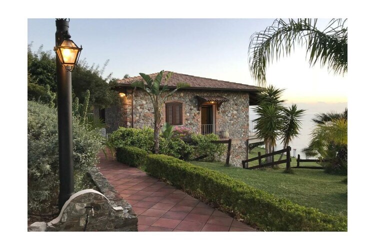 Villa Pietra : maison en pierre avec vue mer à Coccorino - Photo 1