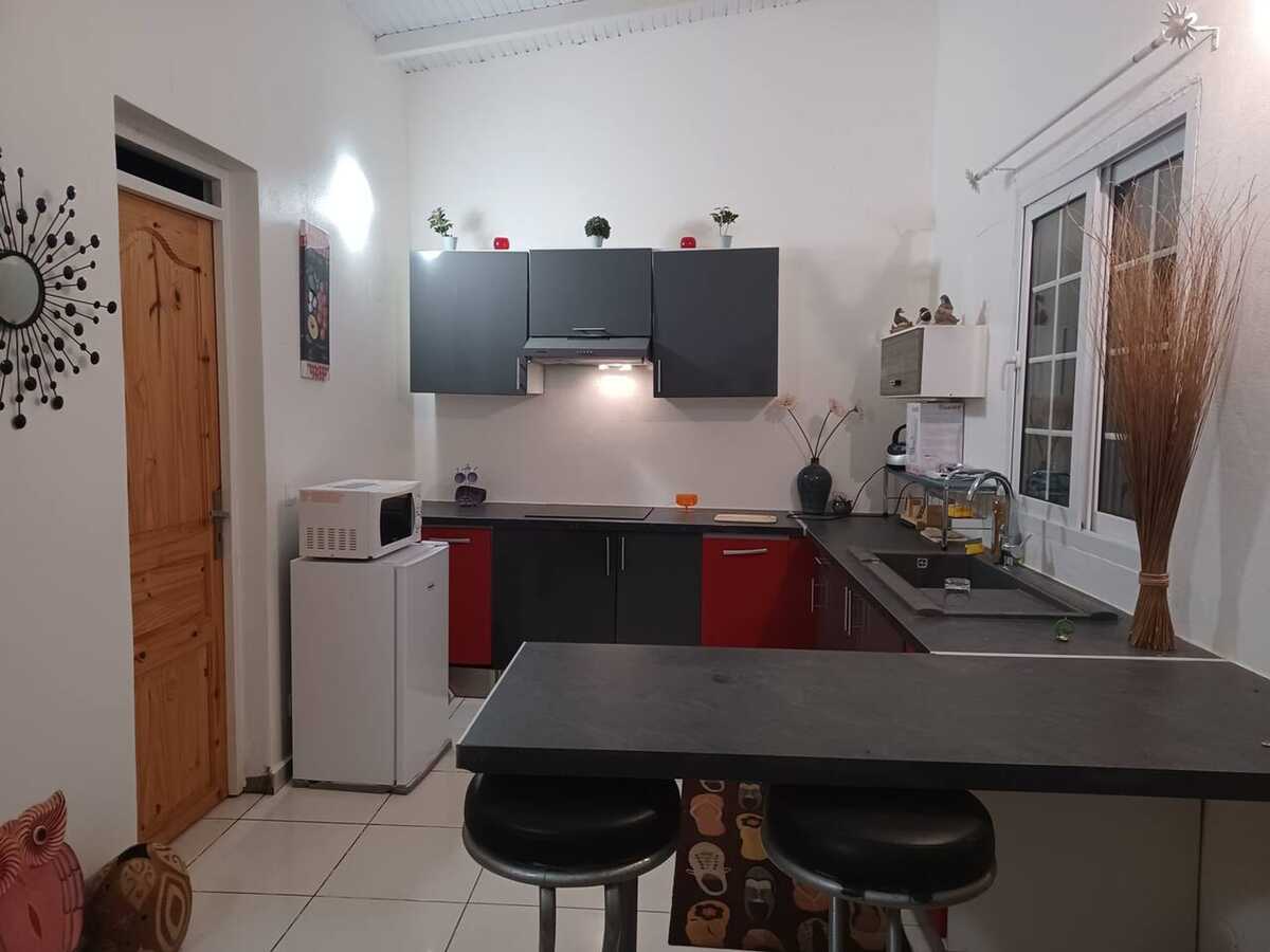 Studio 40 m² avec jardin clos et parking au Moule - Photo 3