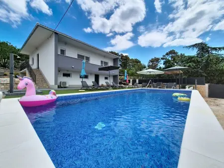 Maison Mara à Trogir : piscine et terrain de 3000 m² : photo 1