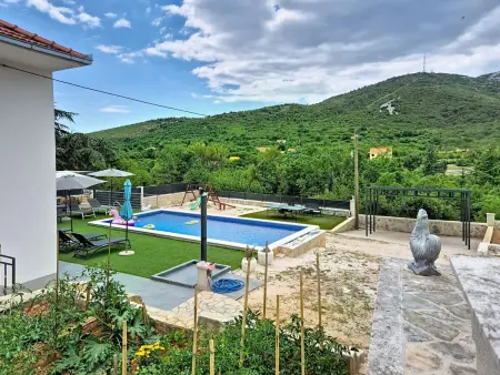 Maison Mara à Trogir : piscine et terrain de 3000 m² : photo 49