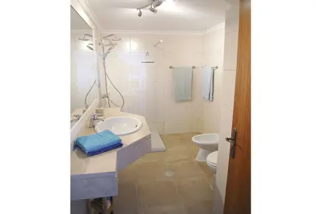 Appartement 2 pièces rénové à Caniço, centre-ville calme : photo 9