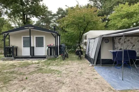 Emplacement de camping 120 m² à Mol avec sanitaires privés : photo 1