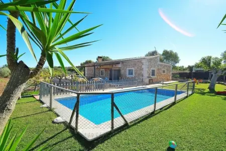 Gîte familial Santa Margalida, piscine sécurisée : photo 1