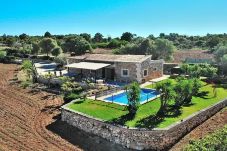 Gîte familial Santa Margalida, piscine sécurisée : photo 2