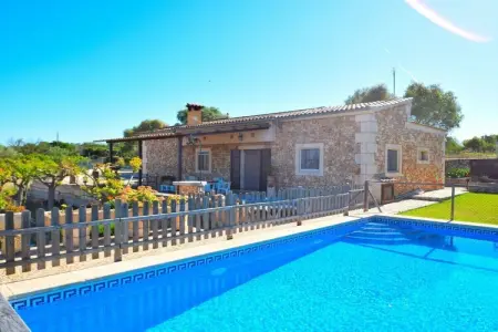 Gîte familial Santa Margalida, piscine sécurisée : photo 6