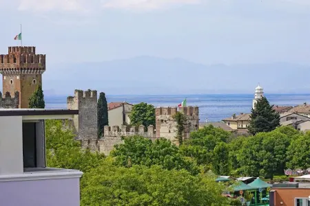 Maison avec balcon vue lac à Lazise : photo 2