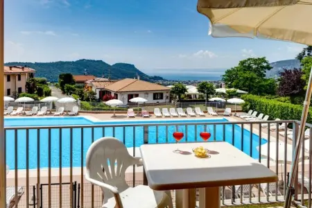 Appartement 2 pièces avec vue lac à Costermano