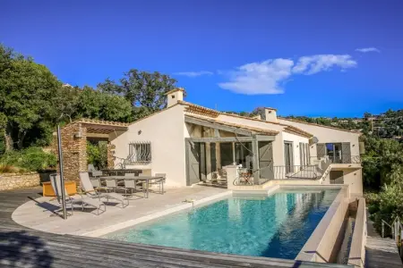 Villa provençale rénovée, piscine chauffée aux Issambres : photo 1