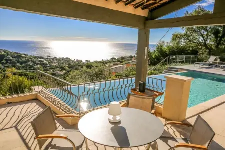 Villa provençale rénovée, piscine chauffée aux Issambres : photo 10