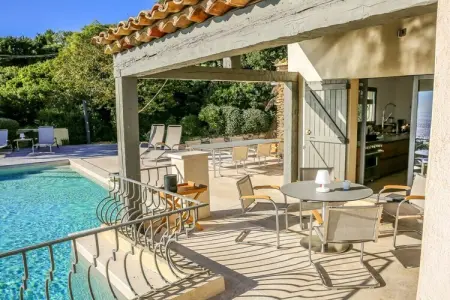 Villa provençale rénovée, piscine chauffée aux Issambres : photo 13