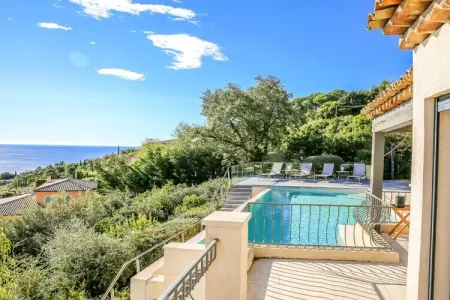 Villa provençale rénovée, piscine chauffée aux Issambres : photo 18