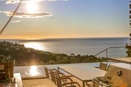Villa provençale rénovée, piscine chauffée aux Issambres : photo 20